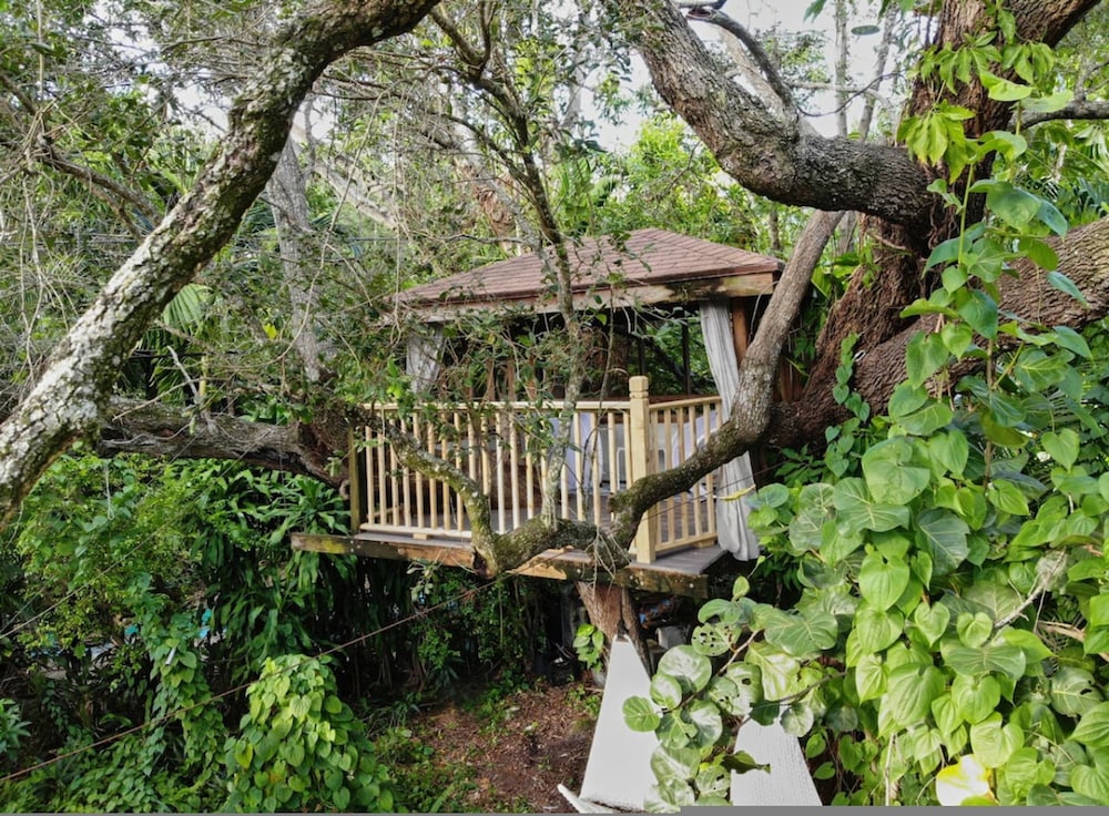Miami Pool Cottage in El Portal