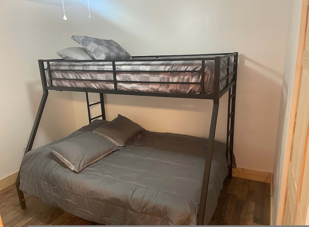Trail House In Gilbert Sleeps 12