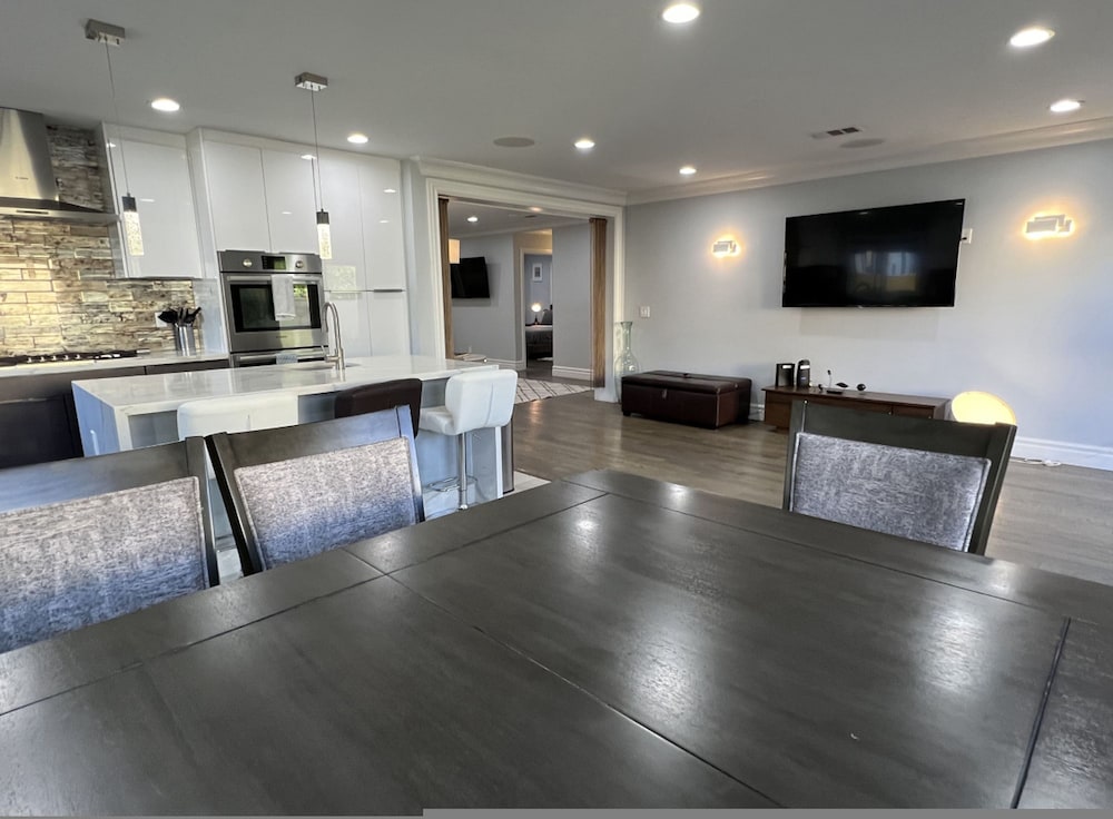 Upscale Modern 4BR Torrance House Built 2018 w Garage Fenced Yard Patio p79