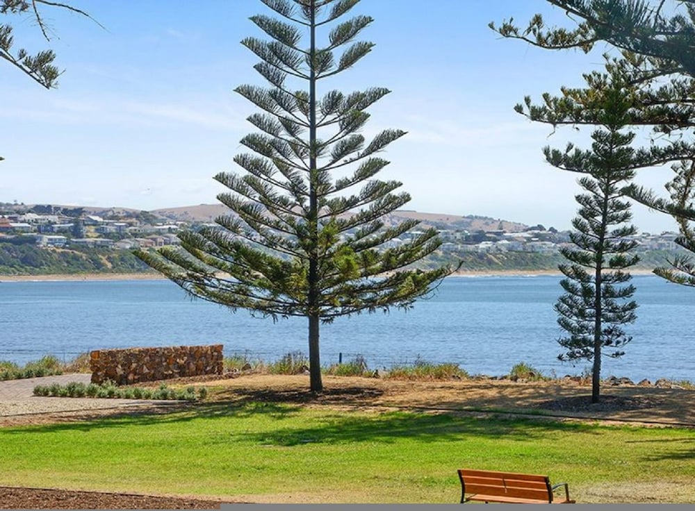 Breeze Beachfront Apartment no 1 - First Floor