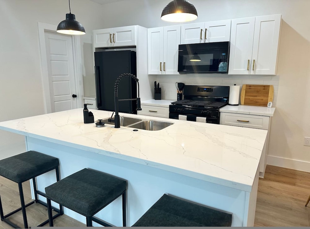 Quiet 3BR Home Fast Access to IAH Downtown