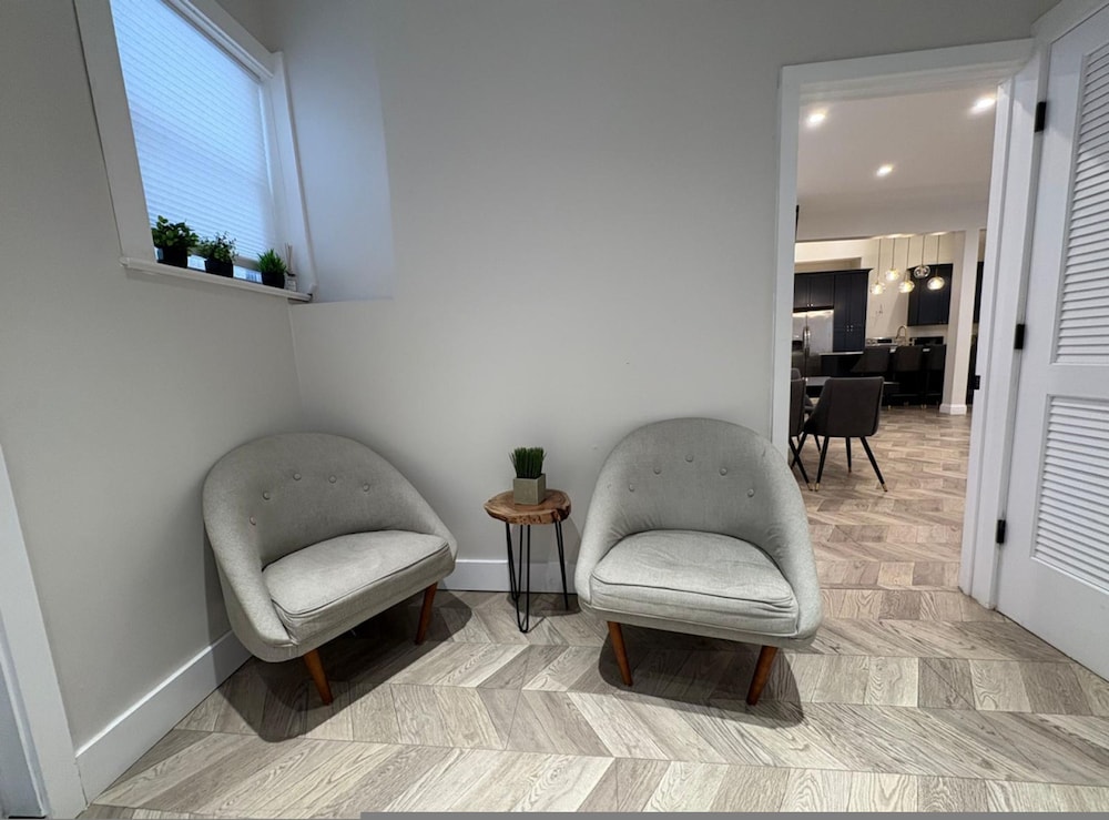 Budget-friendly Home Sleeps 16 Wifi Close to Minyan