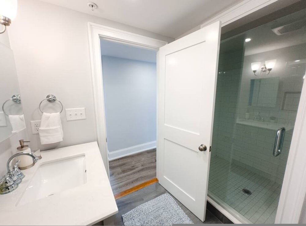 Charming Hyannis 3 Bed 2 Bath