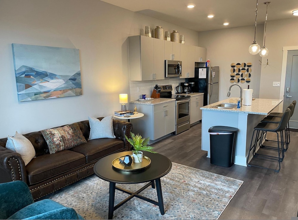 Lux King 1BR Near OSU Parking Balcony Gym