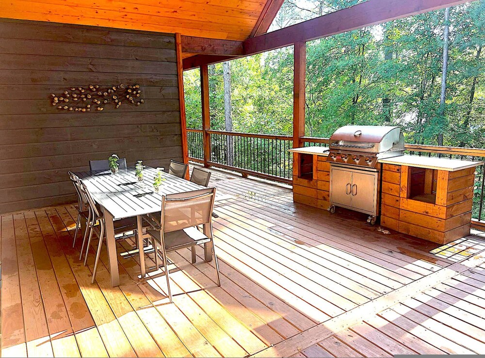 Whispering Winds Luxury Cabin in Hochatown