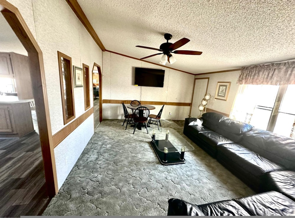 Secluded Lodge Farm Views 50 Acres Wifi