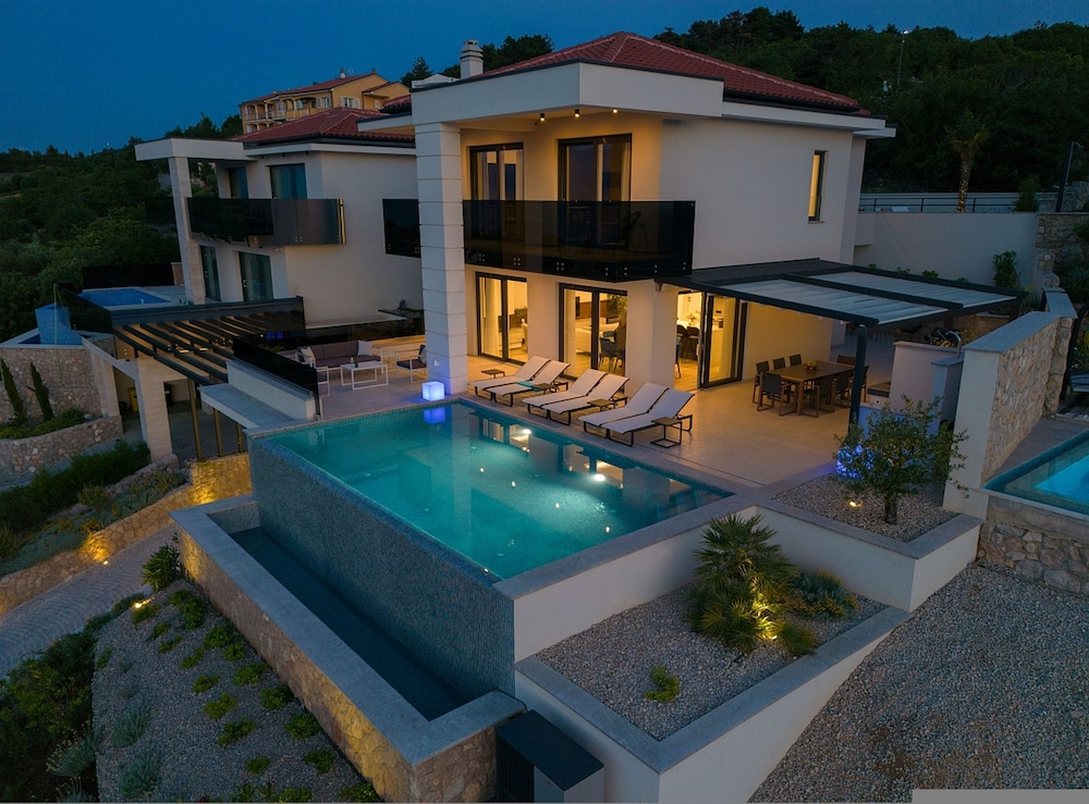 Villa Majestic With Sauna and Beautiful Views