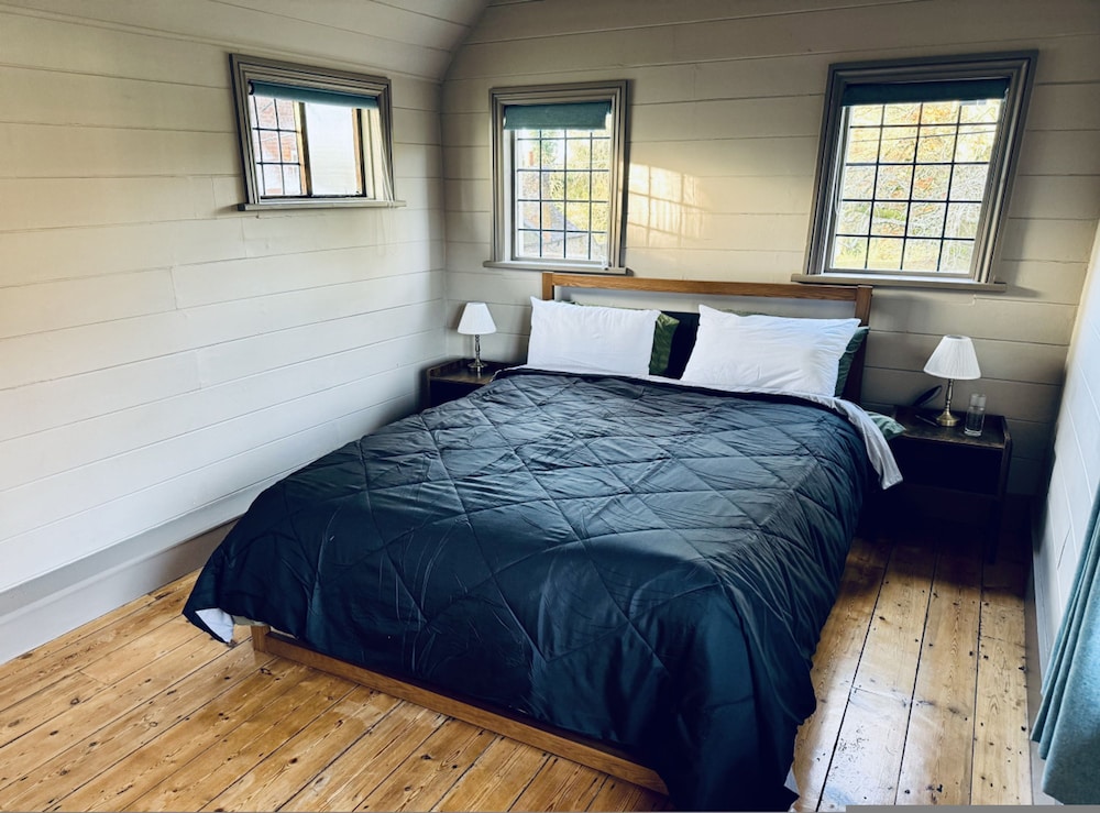 Coombe End Farmhouse Lodge - From 165 Per Night