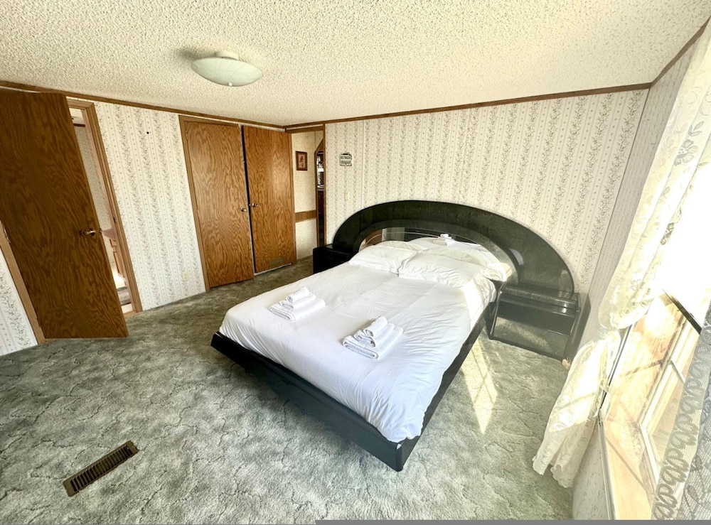 Secluded Lodge Farm Views 50 Acres Wifi