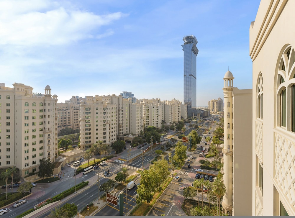Short-stay at Al Haseer - 4 Beds Palm Holiday Apt