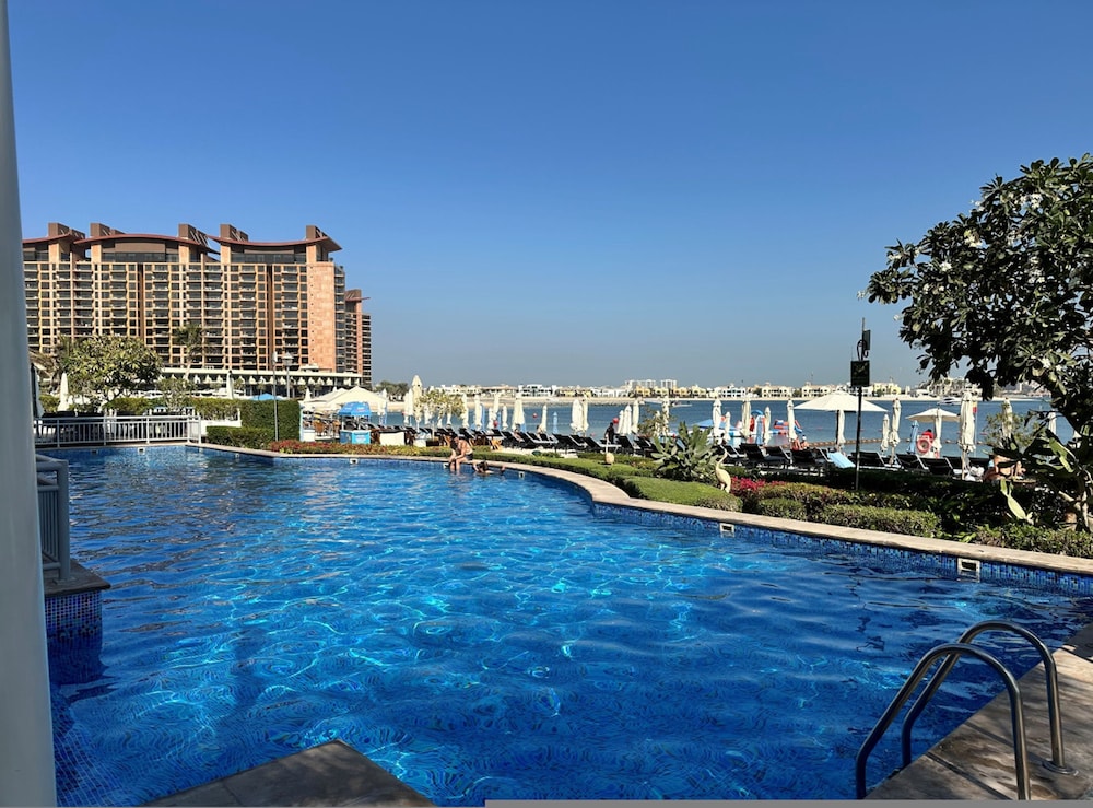 Short-stay at Al Haseer - 4 Beds Palm Holiday Apt