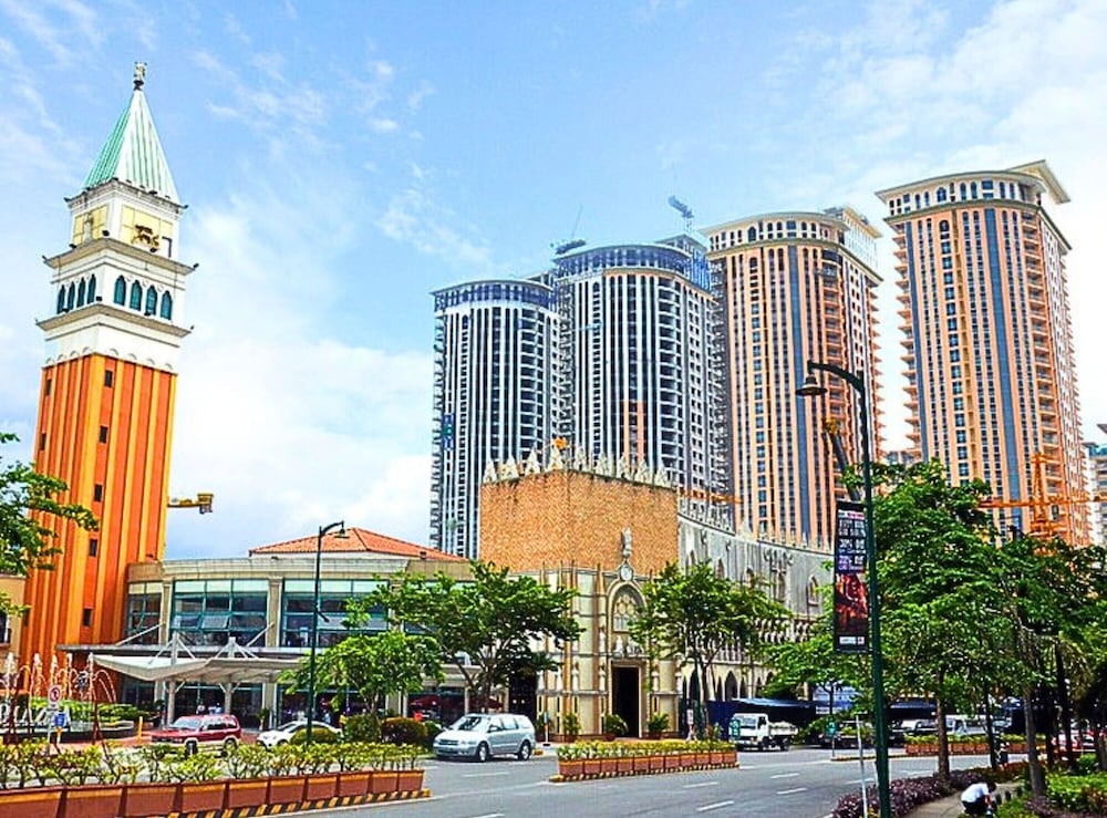 Live Luxury Living at BGC Venice
