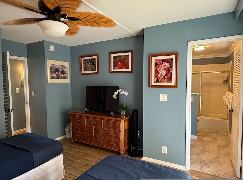 Whale Watching From Your Lanai - Tropical Oceanfront 2-2 in West Maui
