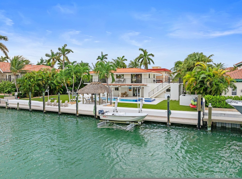 Deep Blue Waterfront Gem Pool Kayaks Dock