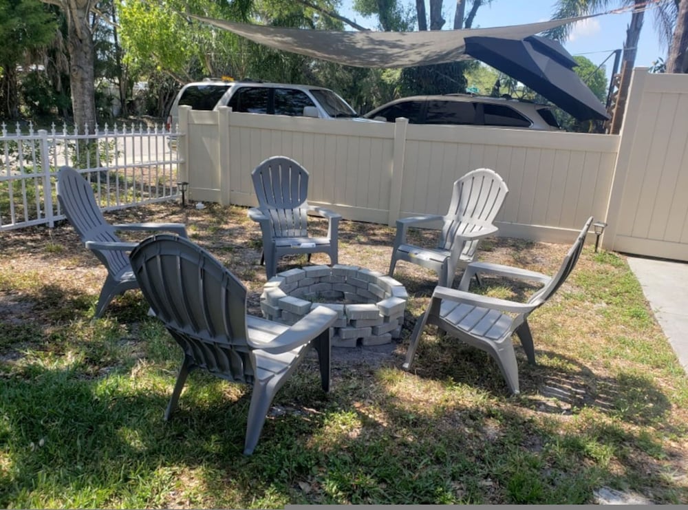 Home Close to Saint Pete Pier Quiet Spacious