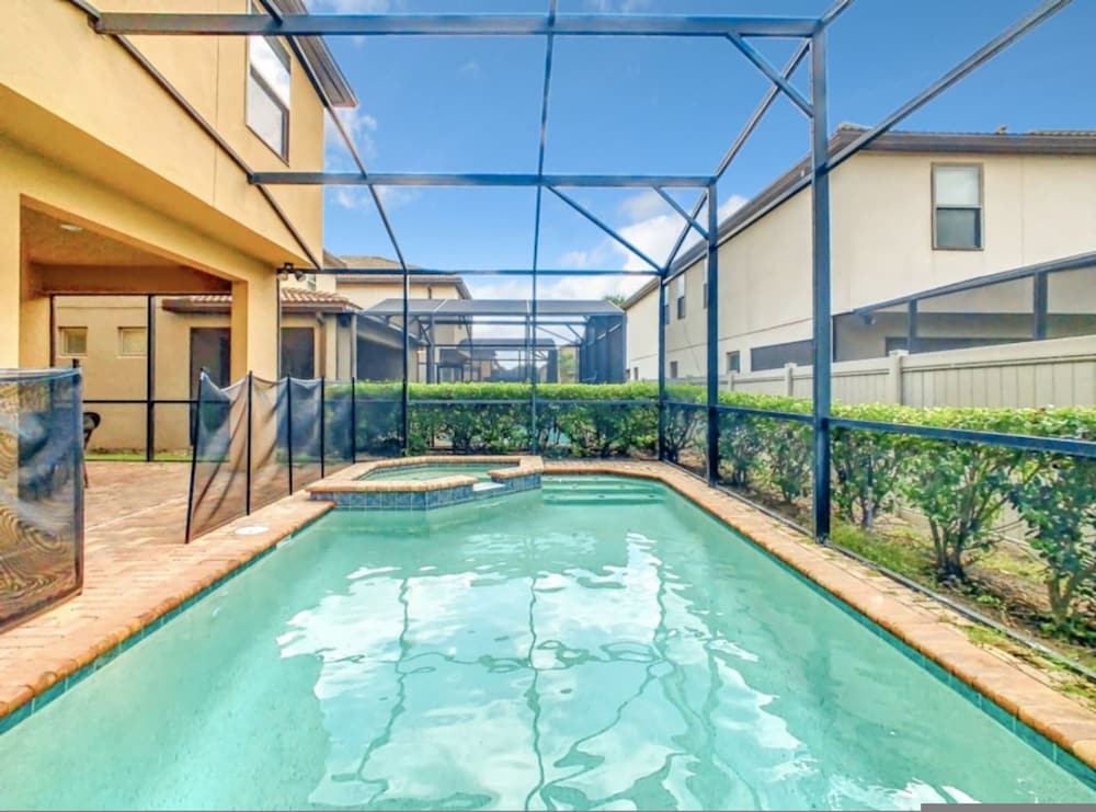 Windsor Westside Paradise Pool