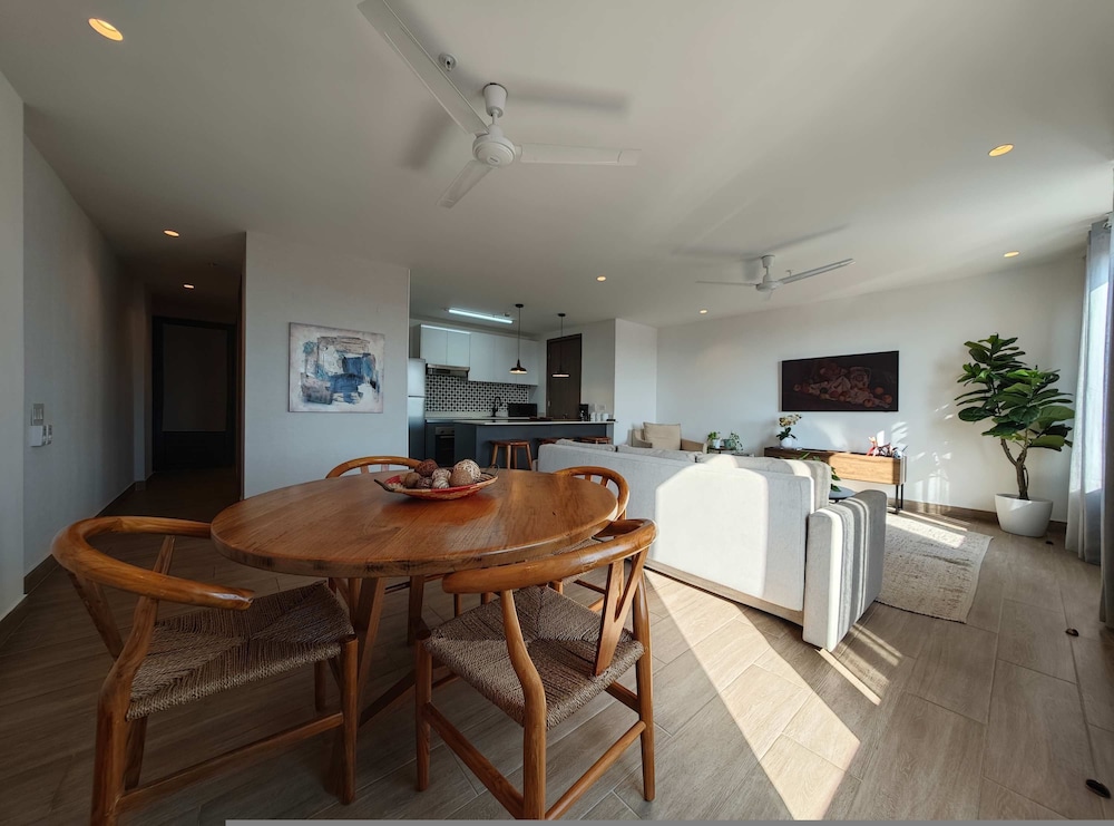 w Grandiose 1BR w Balcony in Casco Viejo