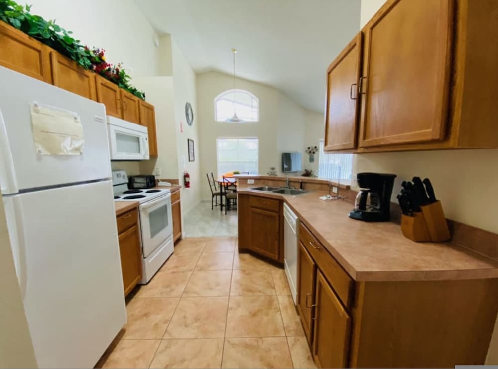 Ezra s Vacation Home view 4