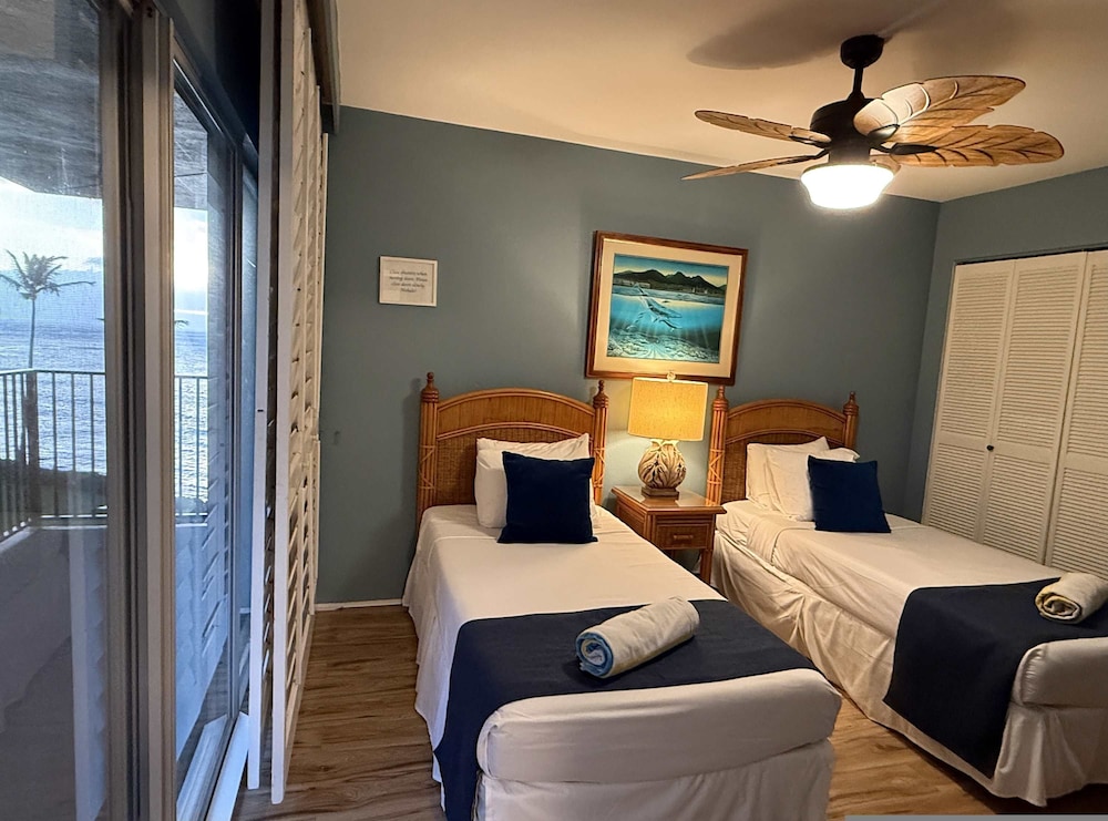 Whale Watching From Your Lanai - Tropical Oceanfront 2-2 in West Maui