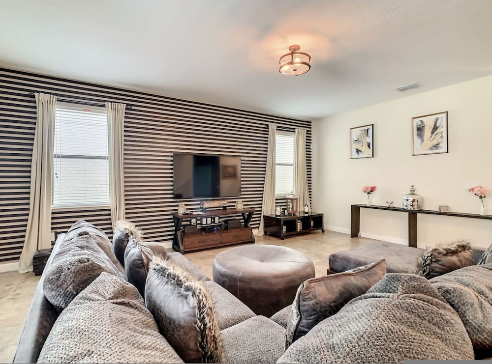 Champions Gate Oasis - 7 bed - Private Pool view 4
