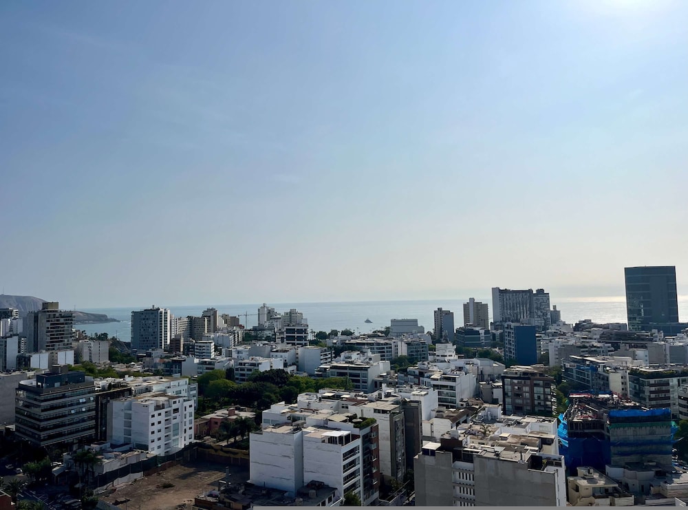 Elegant 3BR Duplex With Balcony in Miraflores