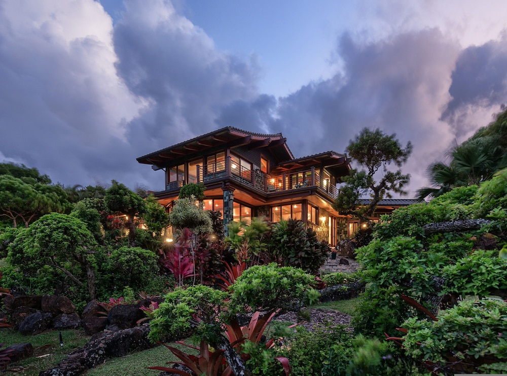 Sea Song in Kilauea With 4 Bedrooms and 6 Bathrooms