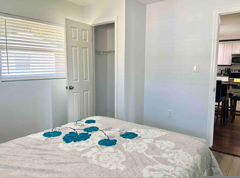 Quiet Spacious Home Close to Clearwater Beaches