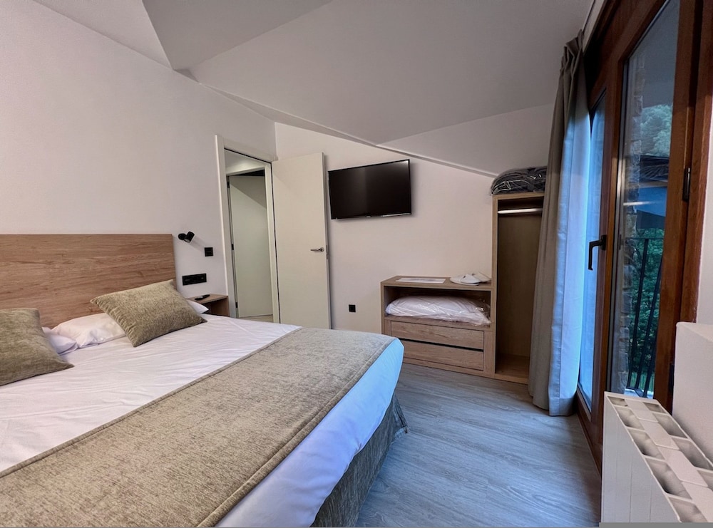 Comfortable Superior Three Bedroom Apartment With Mountain Views