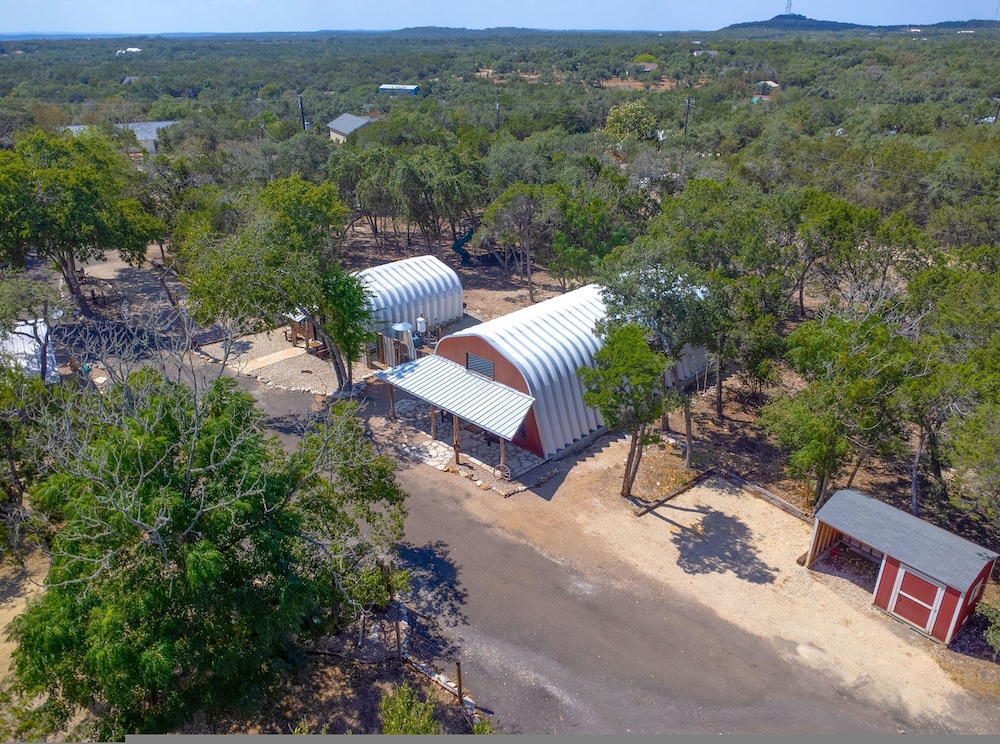 Terracotta Oasis - Wimberley for 30 Guests