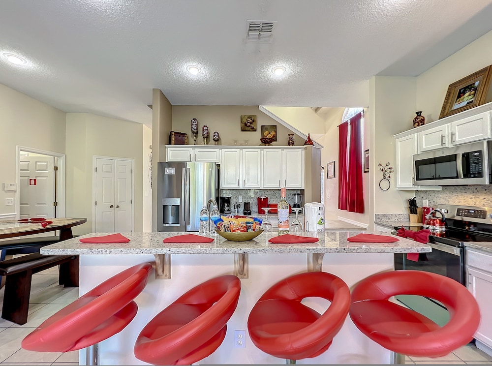 Scuttle Vacation Pool Home W Spa