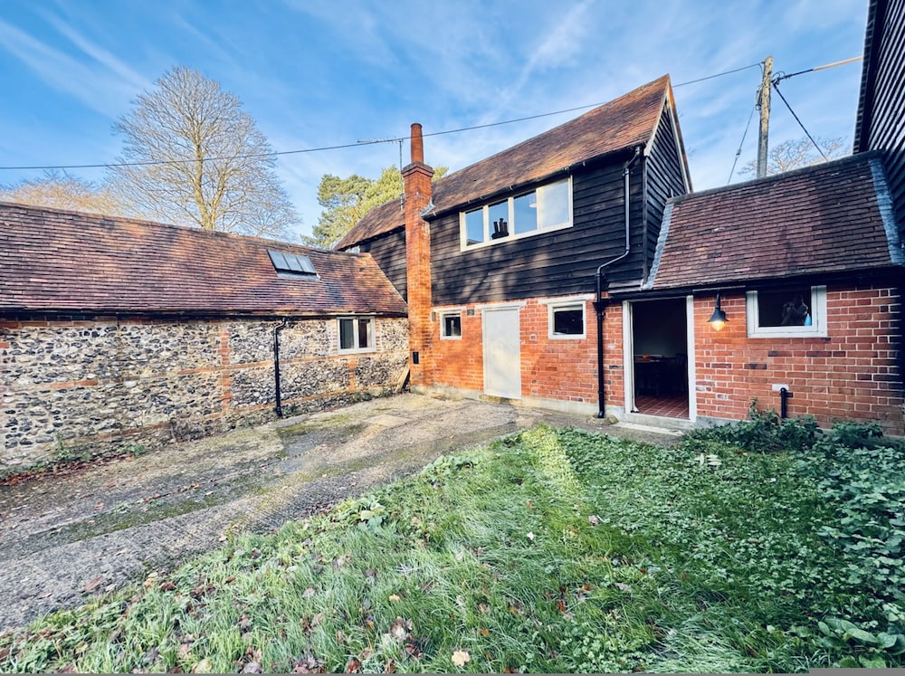 Coombe End Farmhouse Lodge - From 165 Per Night