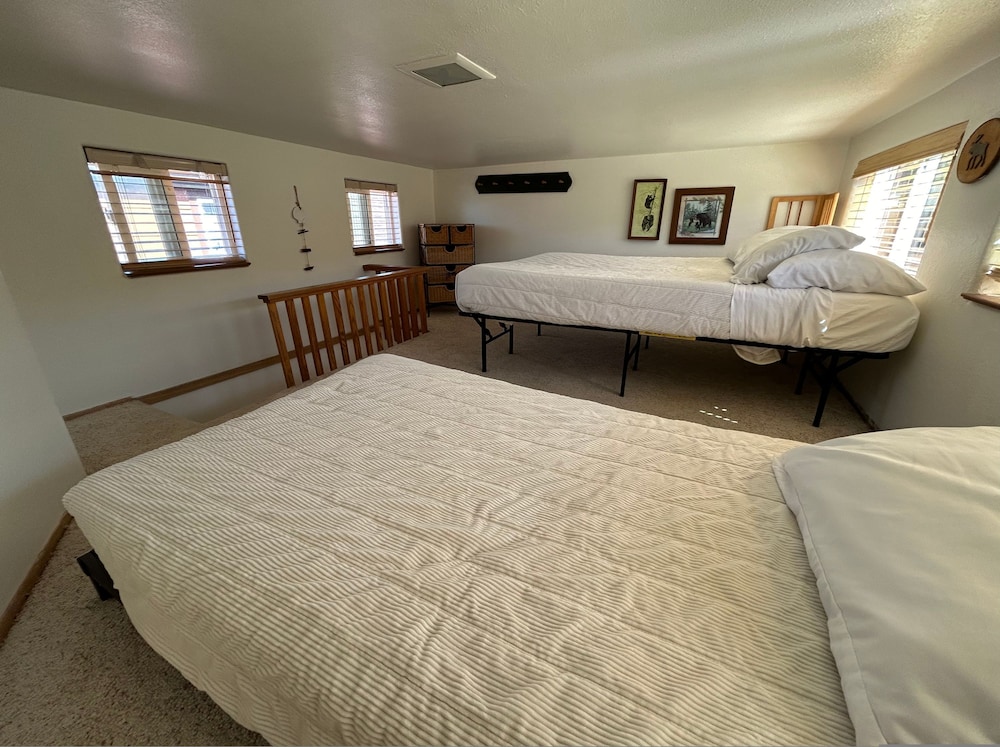 Ocean Front Cabin 11 w Jacuzzi Superb Views