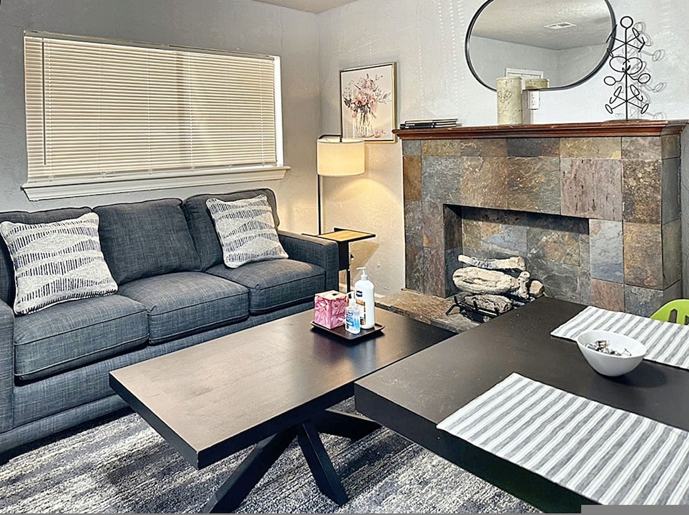 Modern 1B Studio Oasis Plaza District Access 32C