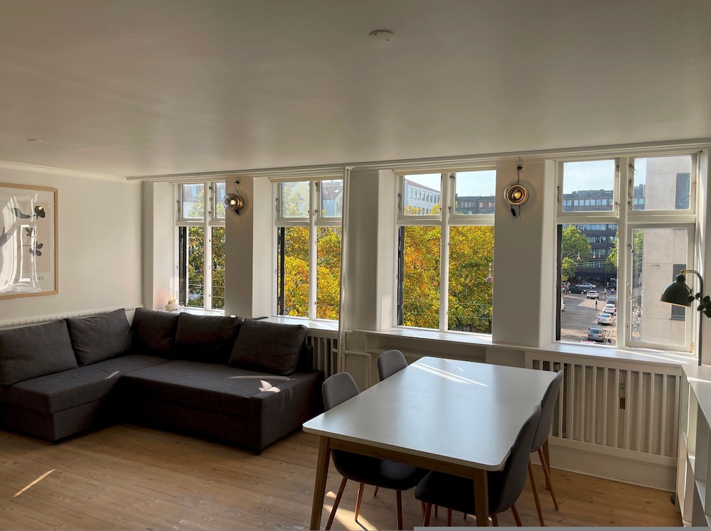 Elegant Apartment In Central