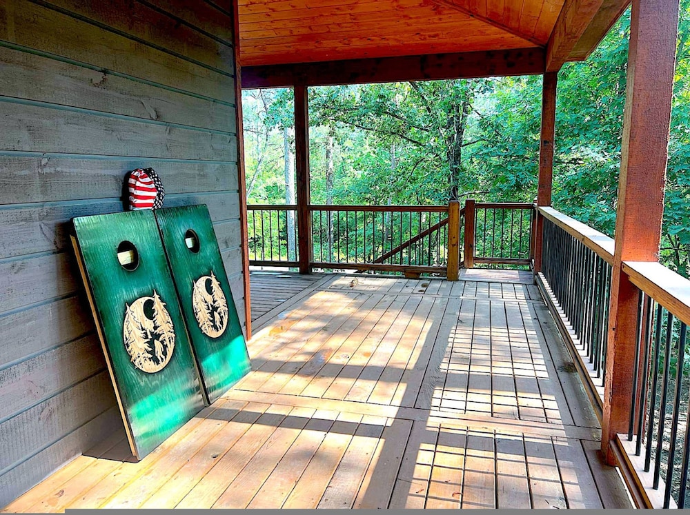 Whispering Winds Luxury Cabin in Hochatown