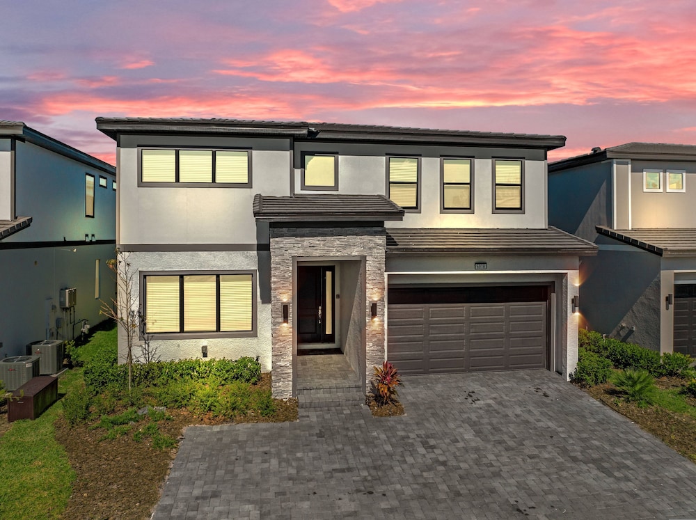 Brand NEW 9bedrooms 9bathrooms At Paradiso Grande