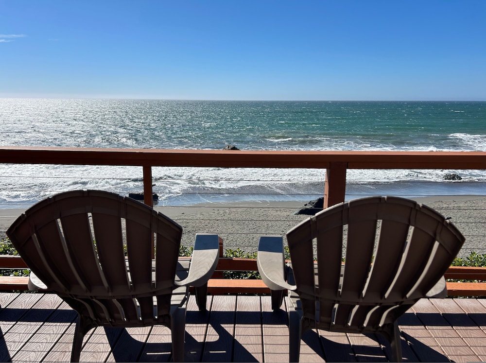 Oceanfront Cabin 10 Jacuzzi Breathtaking Views