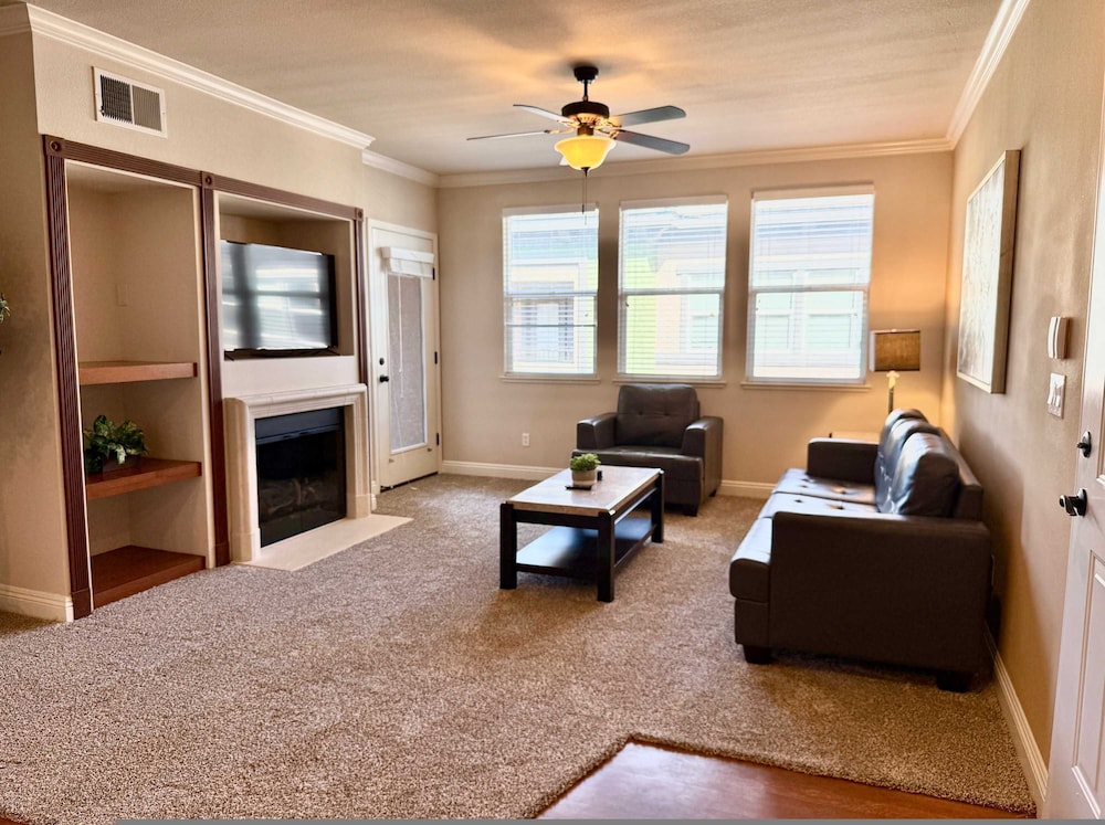 New Upscale 1BR Stay With Mini Golf Sauna Heated Pool