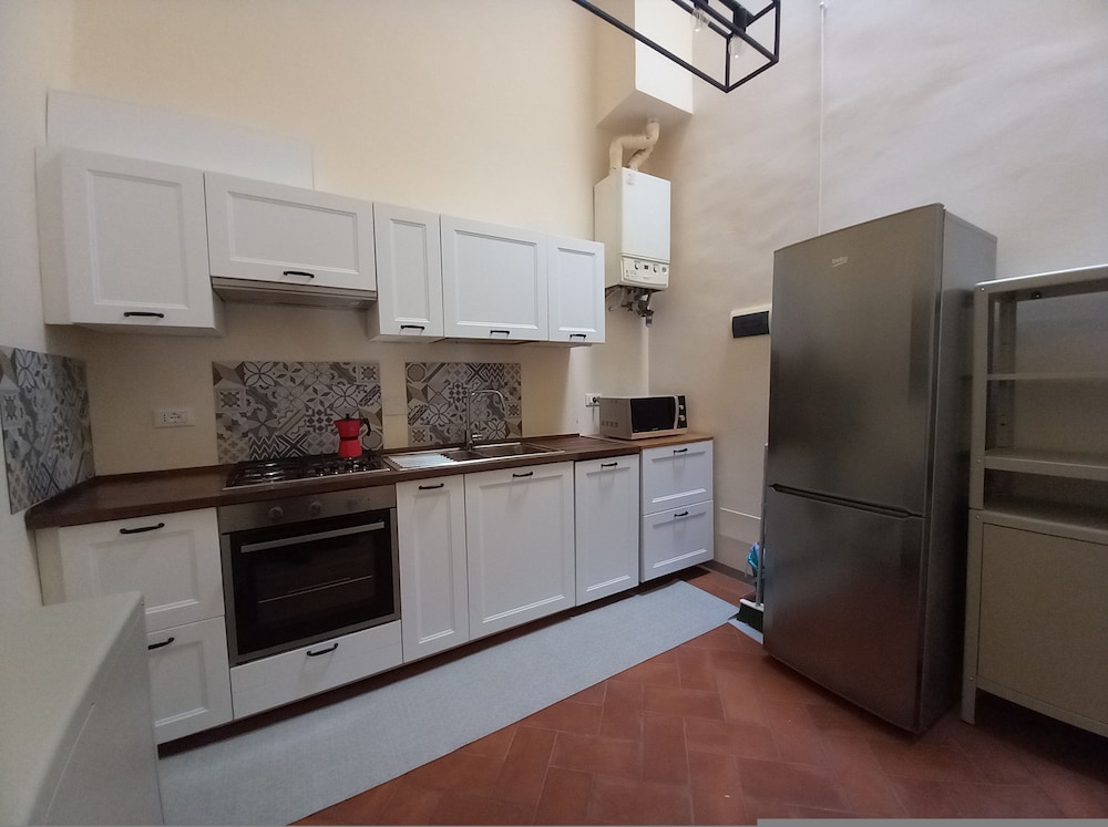 Moro in Firenze With 4 Bedrooms and 2 Bathrooms