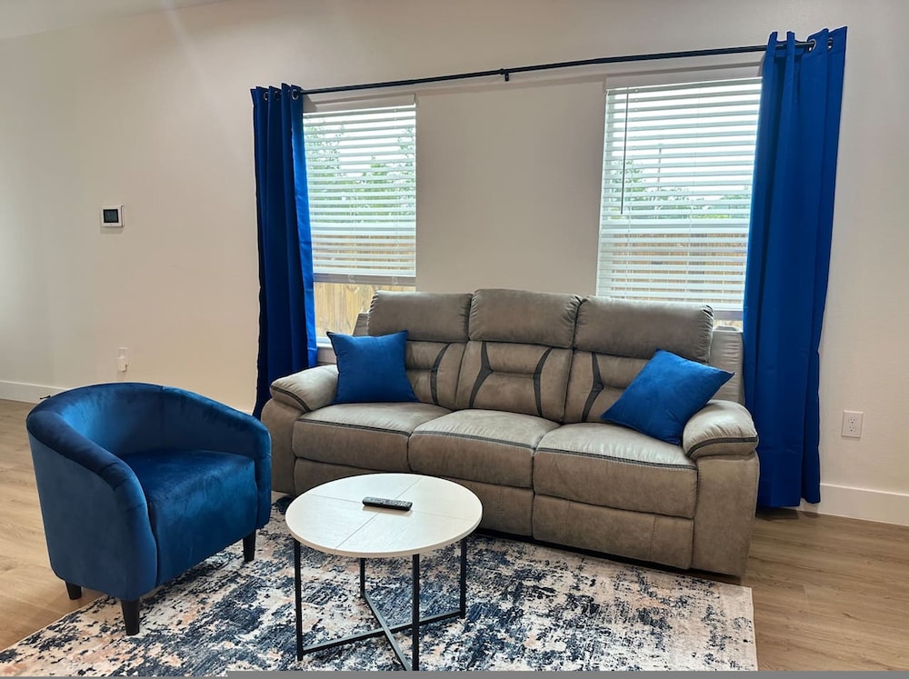 Quiet 3BR Home Fast Access to IAH Downtown