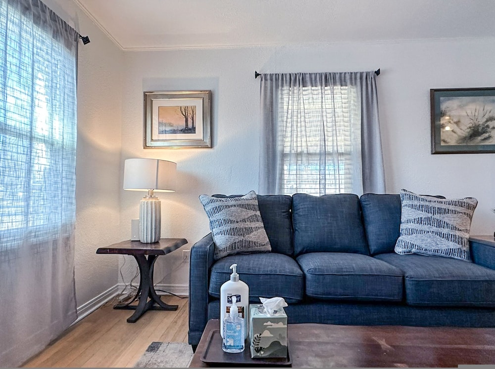 Affordable 2BR Getaway Near Plaza District Lilac1
