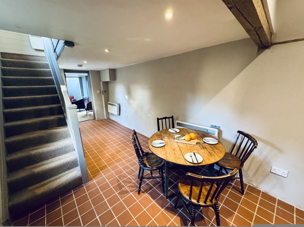 Coombe End Farmhouse Lodge - From 165 Per Night