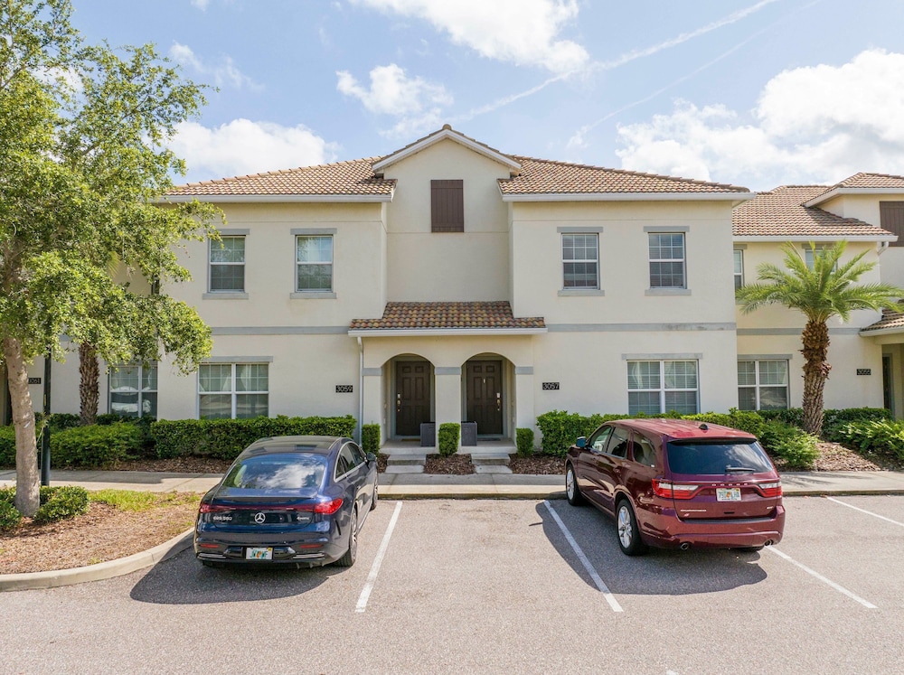 Storey Lake 4 BR With Private Pool