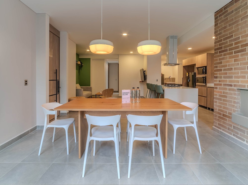 w Spacious 3BR w Outdoor Dining Terrace in Laureles