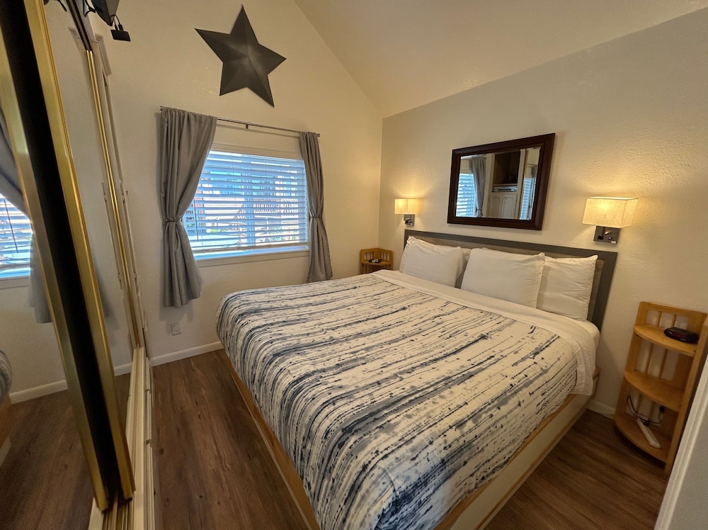 Oceanfront Cabin 10 Jacuzzi Breathtaking Views