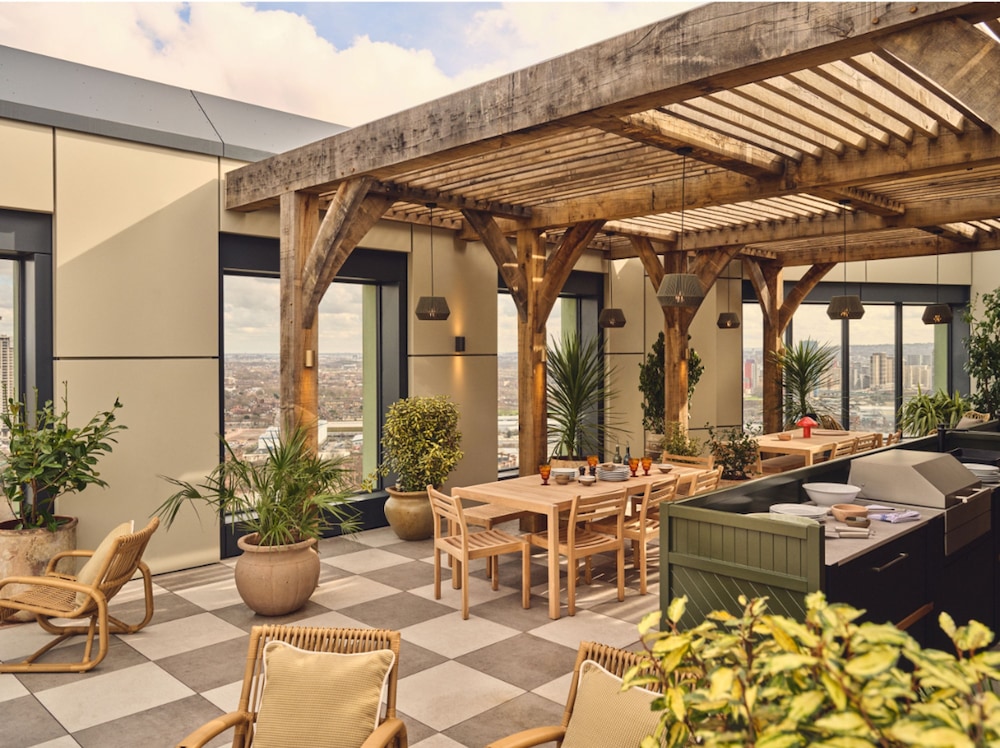 Stunning Two-bedroom Apartment With a Balcony