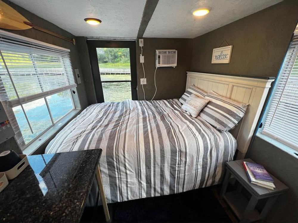 The Floater-a House Boat on Grant Island Bham Lk