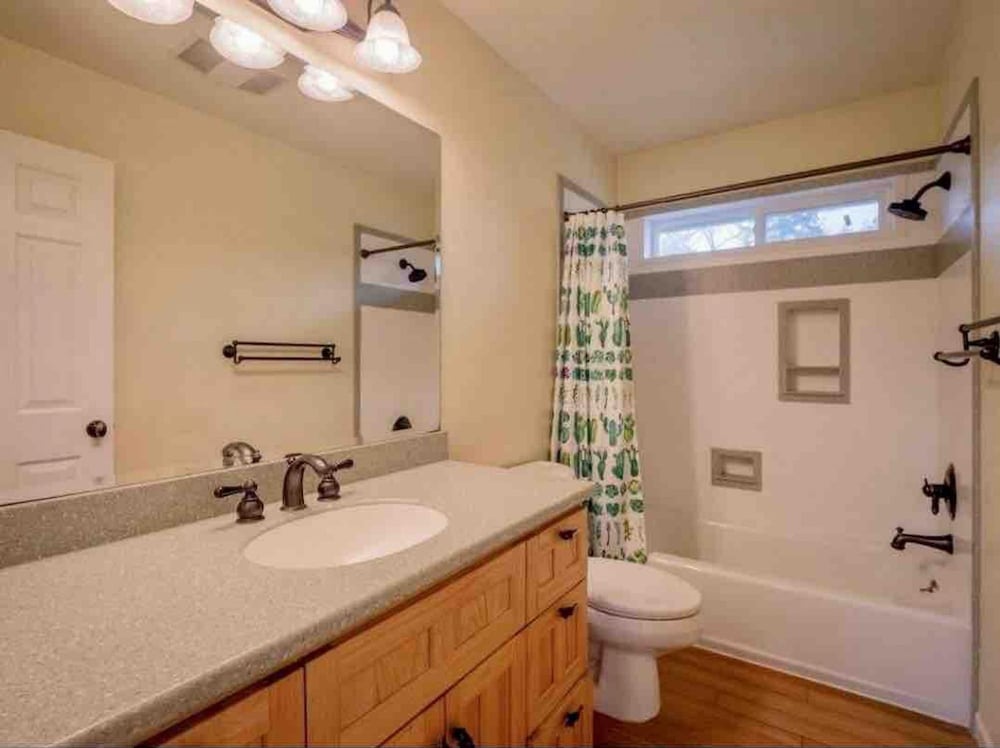 Medford Vacations - Medford Home and 2 Condos With Pool and Hot tub - Property Image 1