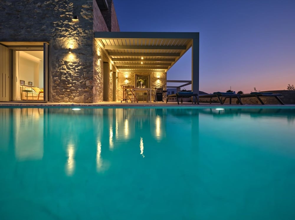 Villa Helia With Swimming Pool