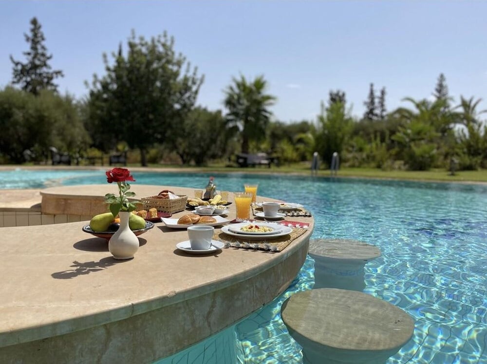 Superb Villa With 2 Private Pools Hammam and Tennis Court